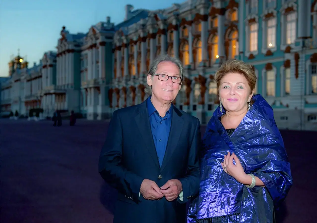 Con la violinista María Safariants, en el Palacio de Catalina la Grande de San Petersburgo