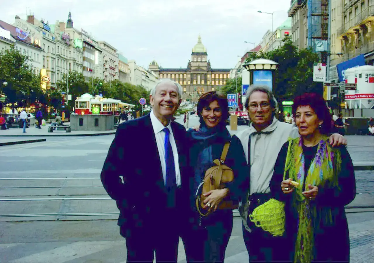 En Praga, con el empresario Roger López, Paloma y Quety En Praga, con el empresario Roger López, Paloma y Quety